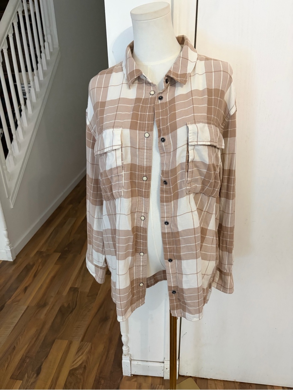 American Eagle Cozy Soft Beige White Plaid Button-Down Shirt, Large, EUC